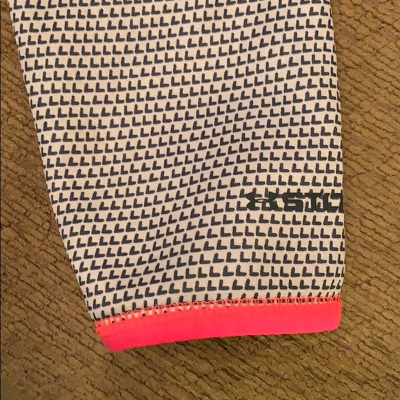 Girls Under Armour Cold Gear Long Sleeve Pullover - Picture 6 of 6